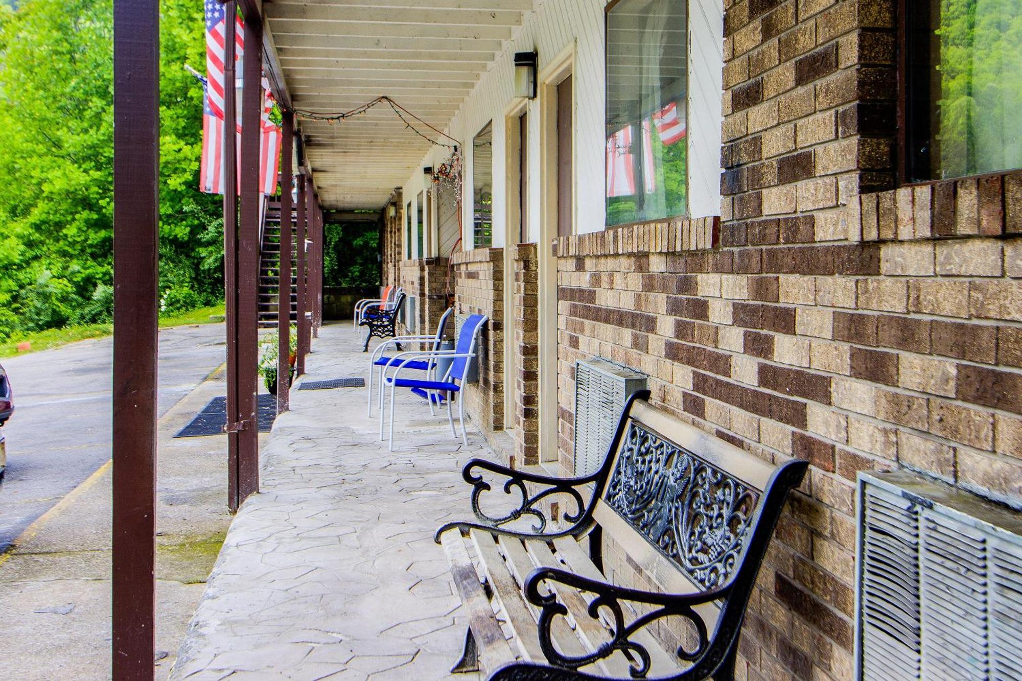 Oyo Hotel Chapmanville Inn, Wv - Hwy 119 Eksteriør bilde